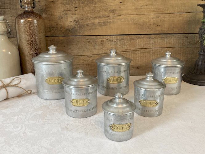 1025⚜️ Ancienne Serie de 6 Pots à Épices en Aluminium Vintage