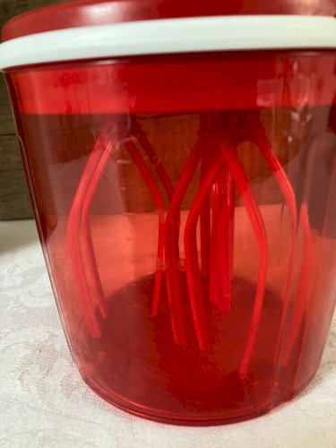 1025⚜️ Ustensile Cuisine Batteur Manuel Rouge Tupperware Speedy-Chef 1.35 Litres