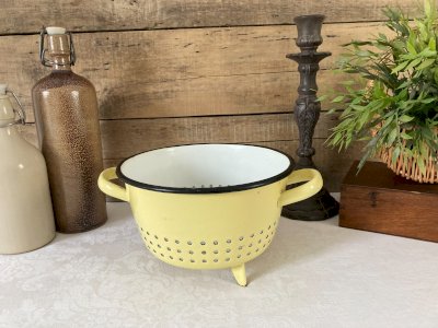 1025⚜️ Ustensile de Cuisine Ancienne Passoire en Tôle Émaillée Jaune Vintage