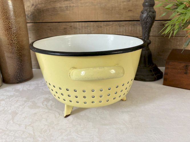 1025⚜️ Ustensile de Cuisine Ancienne Passoire en Tôle Émaillée Jaune Vintage