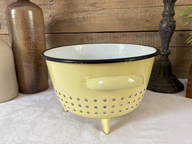 1025⚜️ Ustensile de Cuisine Ancienne Passoire en Tôle Émaillée Jaune Vintage