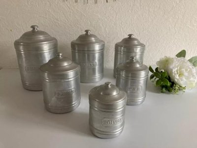 11 ⚜️ Ancienne Série Complète de 6 Pots à Épices en Aluminium Vintage