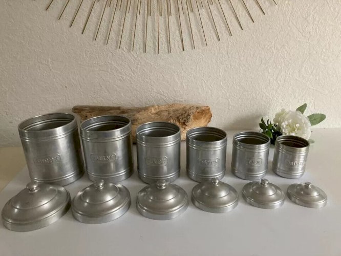 11 ⚜️ Ancienne Série Complète de 6 Pots à Épices en Aluminium Vintage