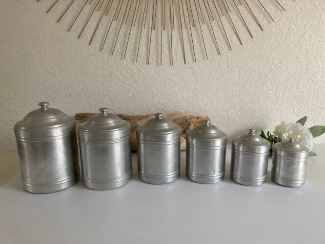 11 ⚜️ Ancienne Série Complète de 6 Pots à Épices en Aluminium Vintage