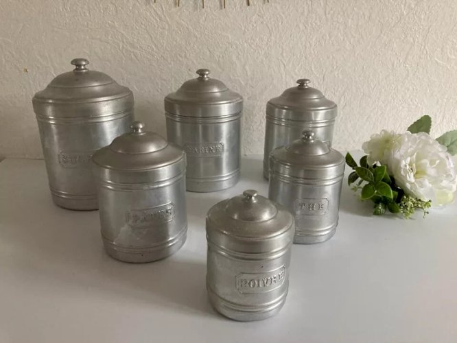 11 ⚜️ Ancienne Série Complète de 6 Pots à Épices en Aluminium Vintage
