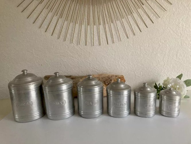 11 ⚜️ Ancienne Série Complète de 6 Pots à Épices en Aluminium Vintage