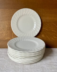 11 assiettes à dessert anglaises ivoire Myott Meakin 