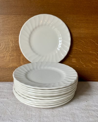 11 assiettes à dessert anglaises ivoire Myott Meakin 