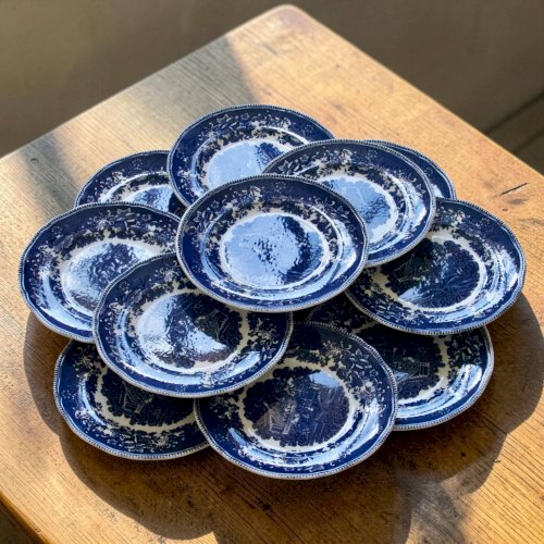11 assiettes anglaises signées Enoch Wedgwood Avon Cottage