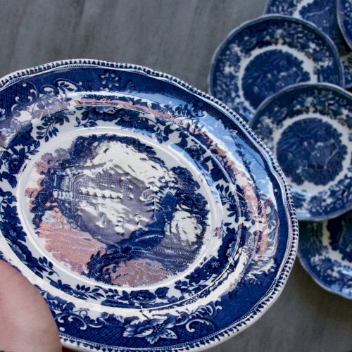11 assiettes anglaises signées Enoch Wedgwood Avon Cottage