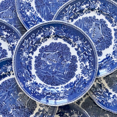11 assiettes anglaises signées Enoch Wedgwood Avon Cottage