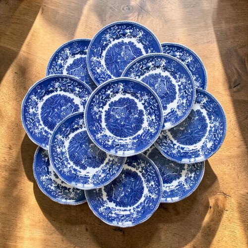 11 assiettes anglaises signées Enoch Wedgwood Avon Cottage