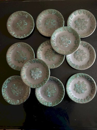 11 assiettes plates en céramique lava Petit Massé Morvan