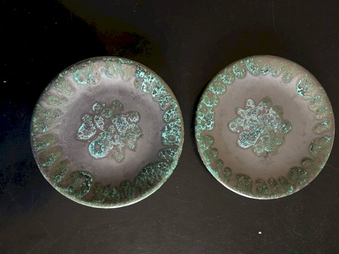 11 assiettes plates en céramique lava Petit Massé Morvan