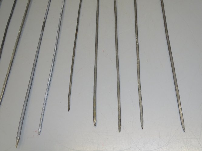 -11 BROCHETTES AFRICAINES AVEC MASQUES BRONZE COLLECTION ART ETHNIQUE déco  D