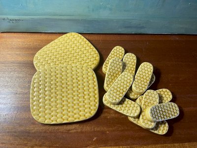 11 Vintage ceramic knife rests and trivets