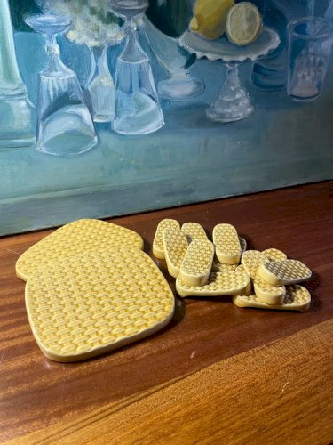 11 Porte-couteaux et dessous de plat en céramique vintage