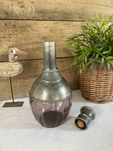 1125⚜️ Décoration Ancienne Carafe à Whisky en Verre et Étain Hauteur 27 Cm