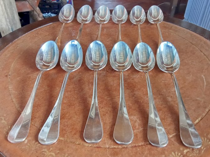 12 Anciennes Cuillère moyenne À Dessert  Ancien Couverts Ercuis Metal Argenté