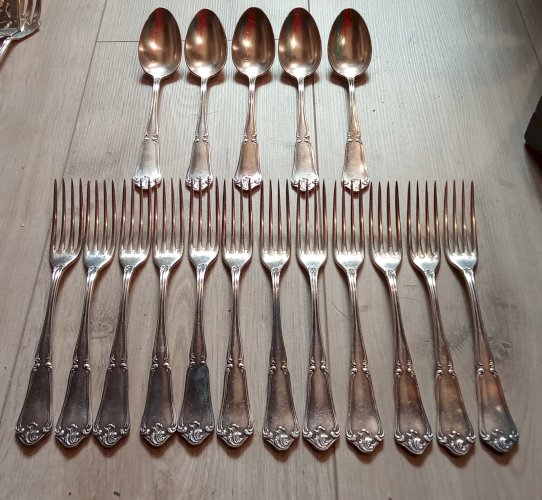 12 Anciennes fourchettes 5 cuillères couverts Orfèvrerie Saglier Métal Argenté