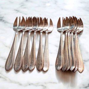 12 Anciennes petites fourchettes couverts huîtres Orfèvre Ercuis Métal Argenté