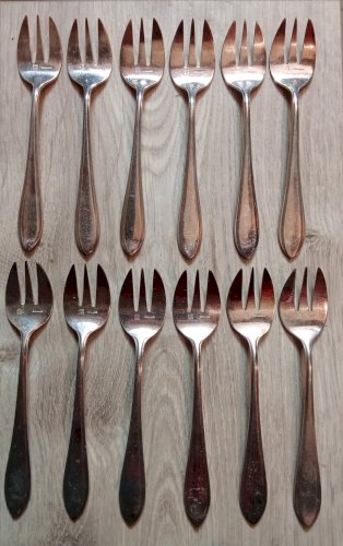 12 Anciennes petites fourchettes couverts huîtres Orfèvre Ercuis Métal Argenté
