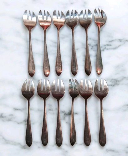 12 Anciennes petites fourchettes couverts huîtres Orfèvre Ercuis Métal Argenté