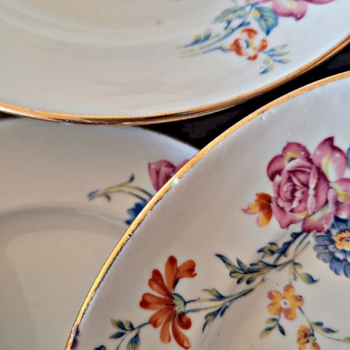 12 assiettes à dessert en porcelaine M8S France, décor floral