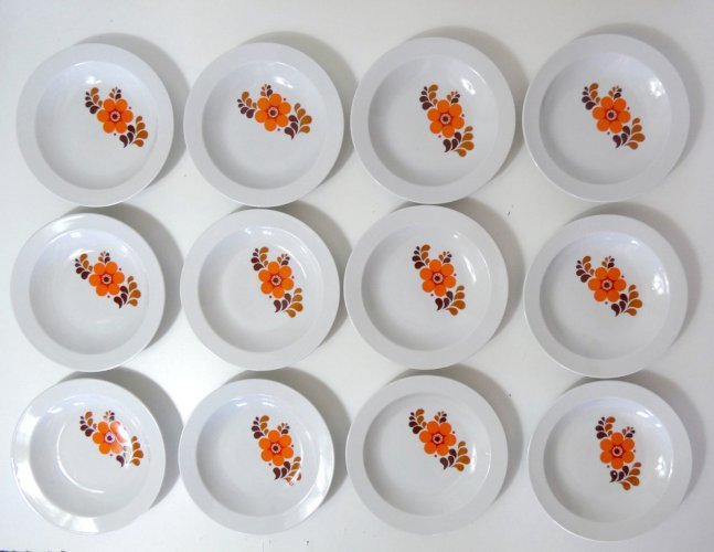 12 assiettes creuses en porcelaine de Saxe vintage GDR Colditz .
