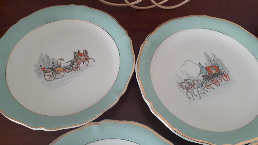 12 assiettes dessert anciennes en porcelaine de Limoges