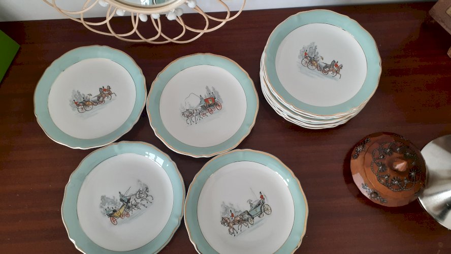 12 assiettes dessert anciennes en porcelaine de Limoges