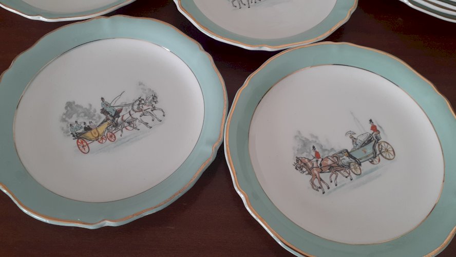 12 assiettes dessert anciennes en porcelaine de Limoges