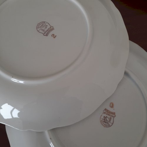 12 assiettes dessert anciennes en porcelaine de Limoges