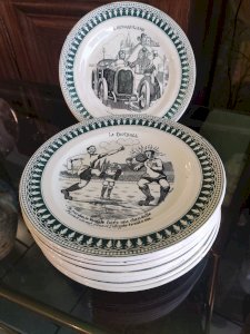 12 assiettes en faïence de Sarguemine sujet Sport
