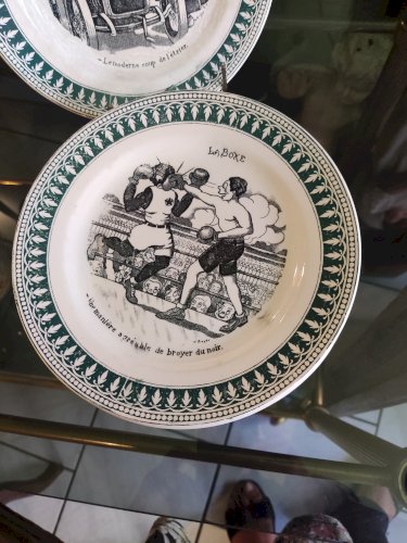 12 assiettes en faïence de Sarguemine sujet Sport