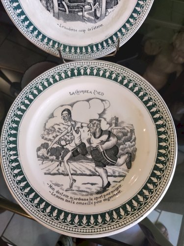 12 assiettes en faïence de Sarguemine sujet Sport