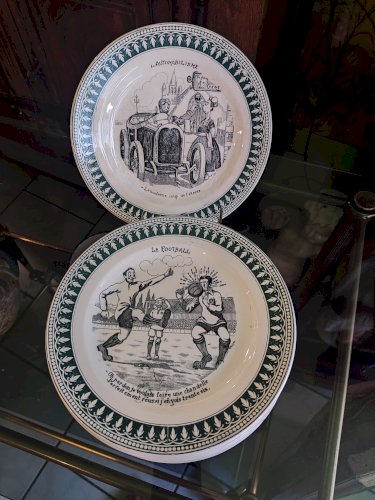 12 assiettes en faïence de Sarguemine sujet Sport