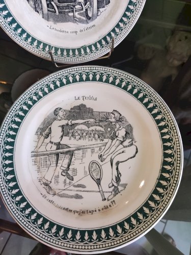 12 assiettes en faïence de Sarguemine sujet Sport