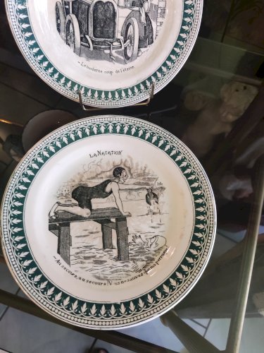 12 assiettes en faïence de Sarguemine sujet Sport