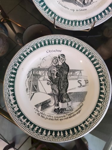 12 assiettes en faïence de Sarguemine sujet Sport