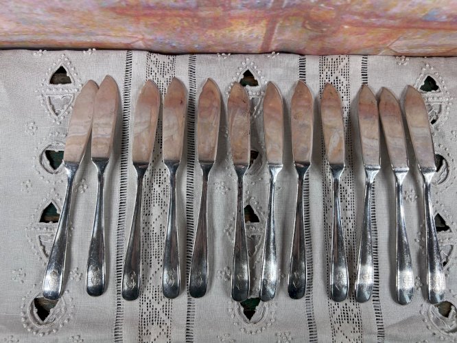 12 couteaux à poissons Christofle métal argenté monogrammé 19,5 cm France