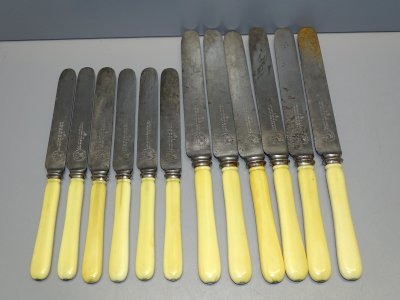 -12 ANCIENT KNIVES HARRISON BROS & MOWSON CUTLERS TO HER MAJESTY BAKELITE D