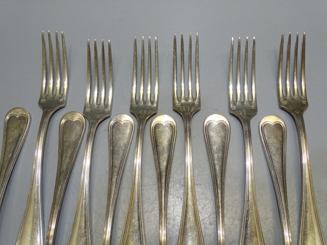 -12 FOURCHETTES à ENTREMETS ou POISSON en METAL Argenté déco TABLE    D