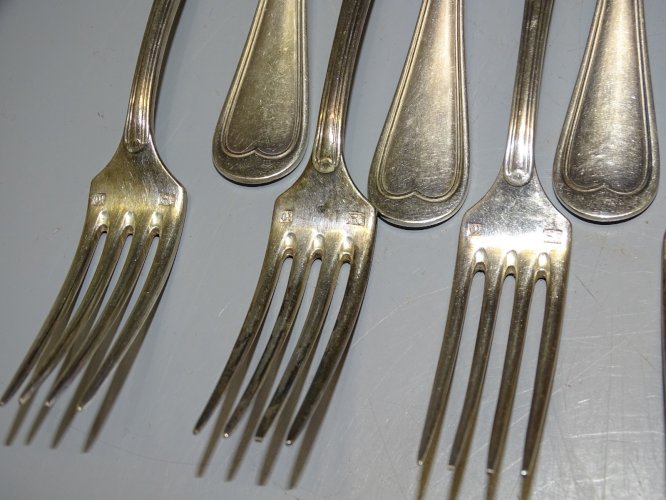 -12 FOURCHETTES à ENTREMETS ou POISSON en METAL Argenté déco TABLE    D