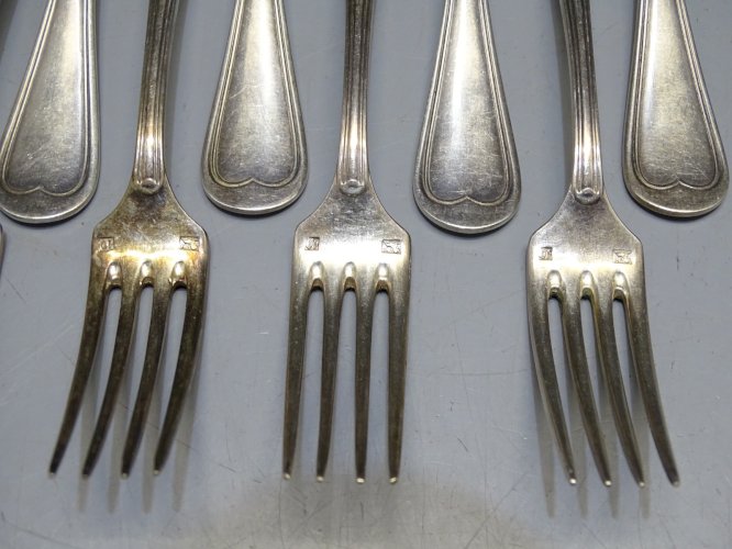 -12 FOURCHETTES à ENTREMETS ou POISSON en METAL Argenté déco TABLE    D