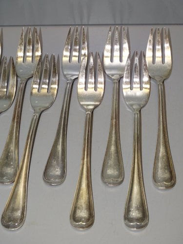 -12 FOURCHETTES à ENTREMETS ou POISSON en METAL BLANC déco TABLE    D