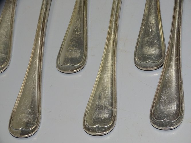 -12 FOURCHETTES à ENTREMETS ou POISSON en METAL BLANC déco TABLE    D