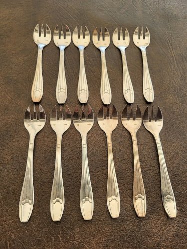 12 FOURCHETTES A HUITRES ARGENTAL EN METAL ARGENTE ART DECO