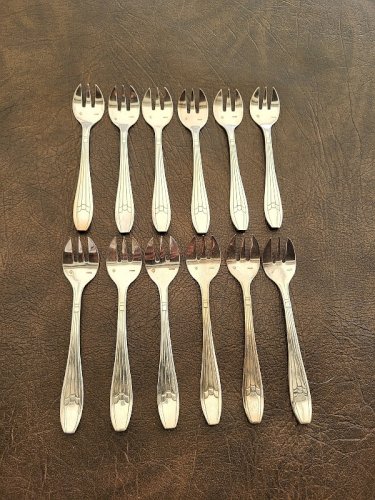 12 FOURCHETTES A HUITRES ARGENTAL EN METAL ARGENTE ART DECO