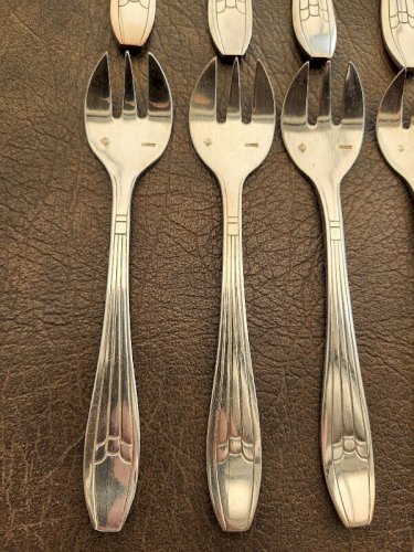 12 FOURCHETTES A HUITRES ARGENTAL EN METAL ARGENTE ART DECO